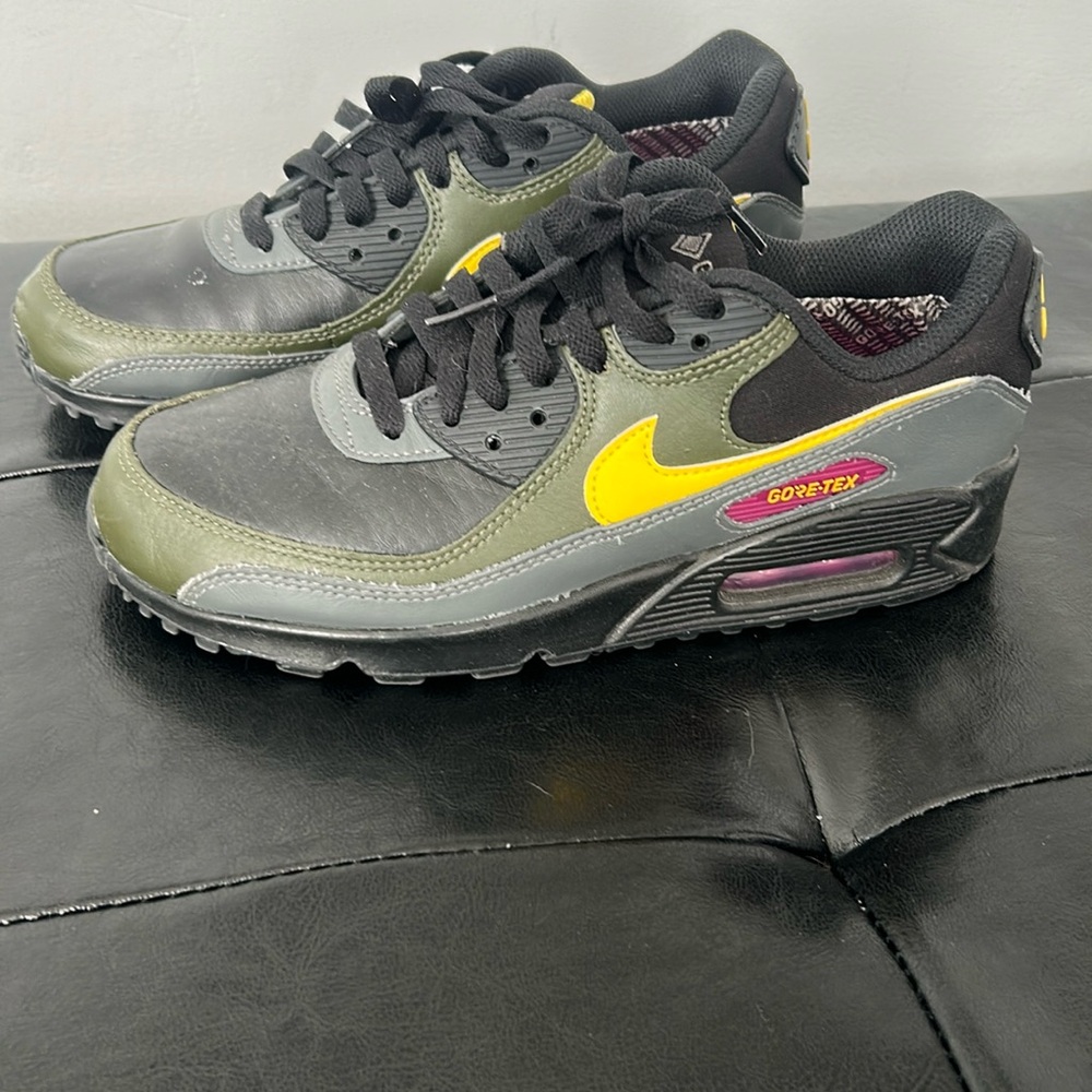 Nike sneakers worn twice great condition